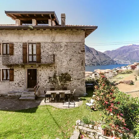 La Casa Sul Fiume *